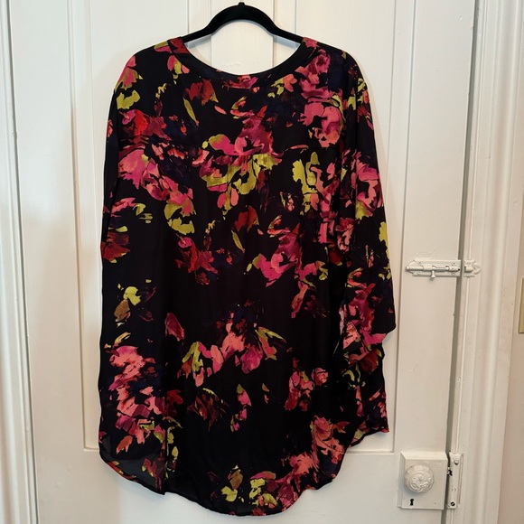✨ava & viv black & multicolor floral roll-up long sleeve blouse✨ - Picture 2 of 6